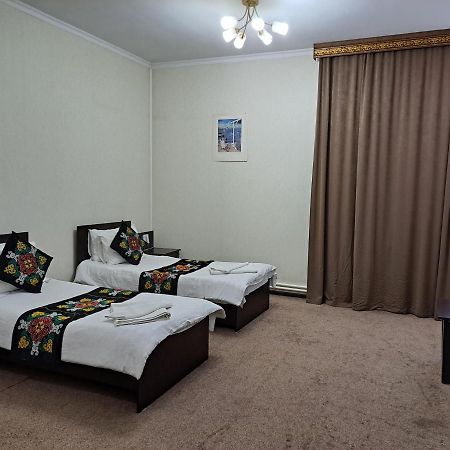 Ocean Hotel Osh Bagian luar foto