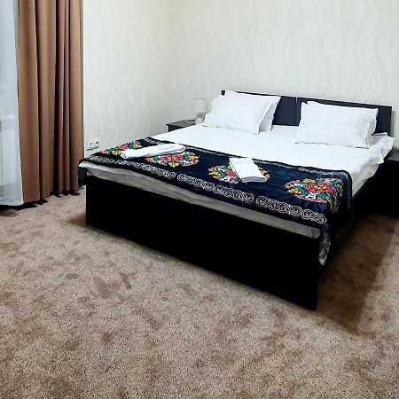 Ocean Hotel Osh Bagian luar foto