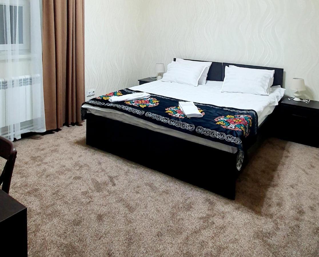 Ocean Hotel Osh Bagian luar foto